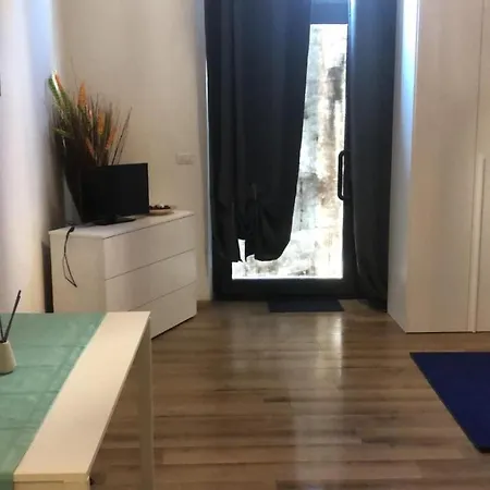Apartamento Monolocale Arredato Con Una Camera *