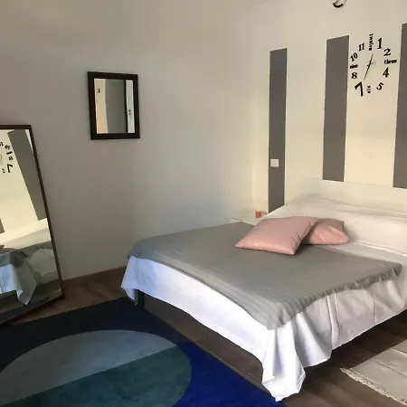 Apartamento Monolocale Arredato Con Una Camera